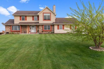 561 Overlook Pass, Farmington, WI 53021