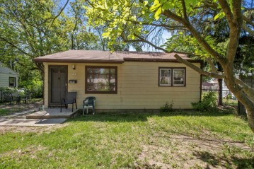 5463 N 58th St, Milwaukee, WI 53218