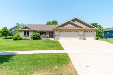 909 Rolling Oaks Dr, Onalaska, WI 54650-7058