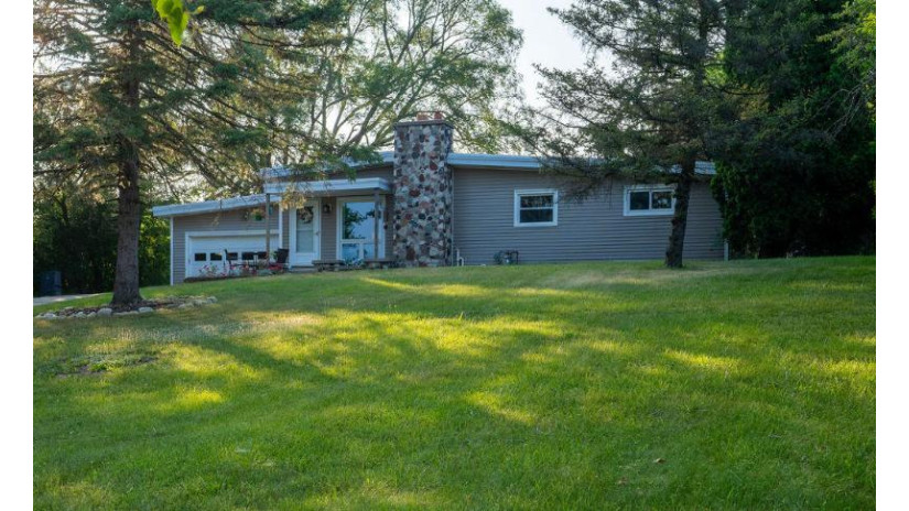 S70W23100 National Ave Vernon, WI 53103 by Coldwell Banker HomeSale Realty - Wauwatosa $349,900