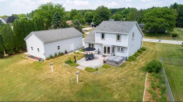 5609 Stonefield Rd, Hartford, WI 53086-9638