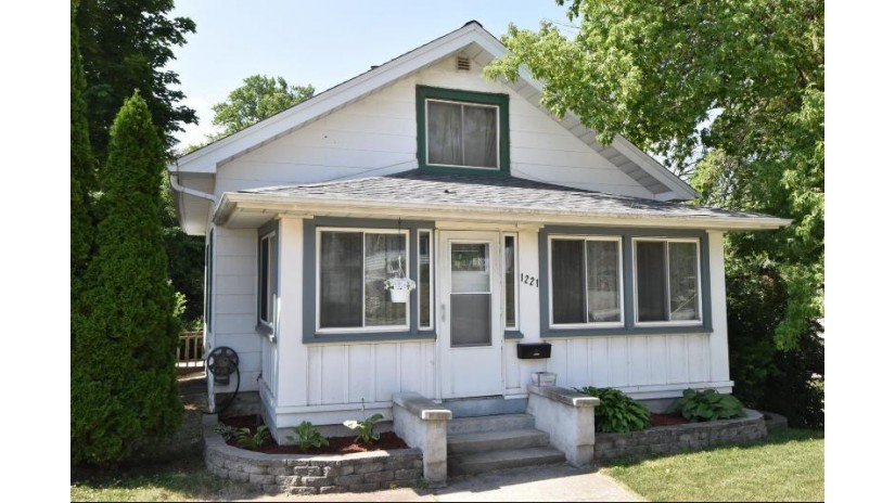 1221 E Moreland Blvd Waukesha, WI 53186 by Homeowners Concept $239,900