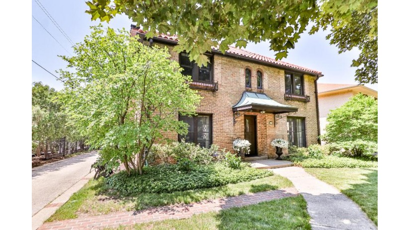 521 N 77th St Wauwatosa, WI 53213 by Rudolf J Ibric, Broker $599,000