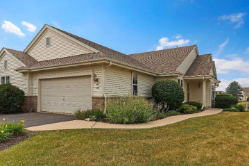 860 N Sandy Ln, Elkhorn, WI 53121