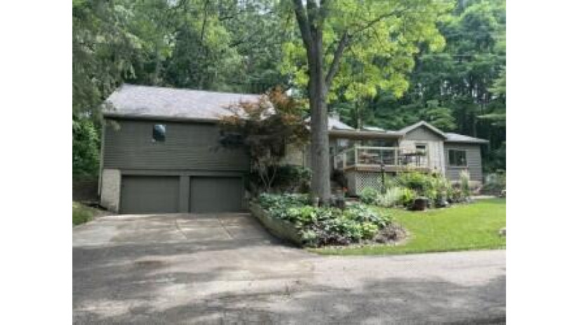 N9168 Ravine Dr East Troy, WI 53120 by Minette Realty, LLC $424,900