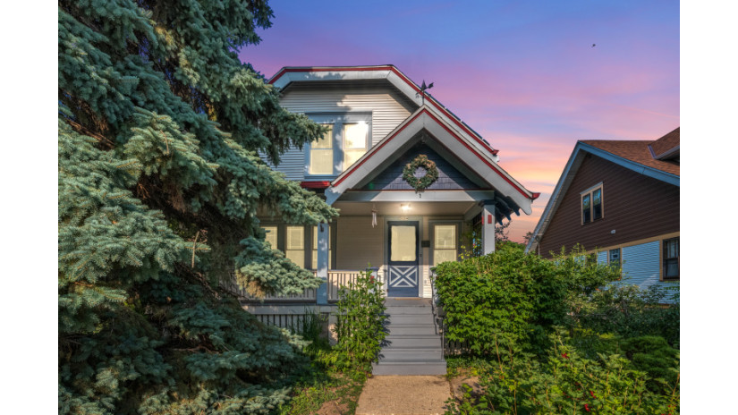 3134 S Vermont Ave Milwaukee, WI 53207 by Shorewest Realtors $374,900