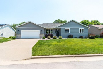 905 3rd Ave E, Holmen, WI 54636