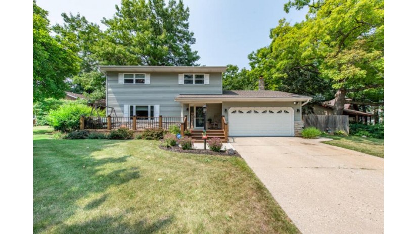 8952 41st Ave Kenosha, WI 53142 by RE/MAX Showcase -  Gurnee $399,900