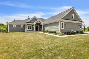 527 Meadow Breeze Ln, Grafton, WI 53024