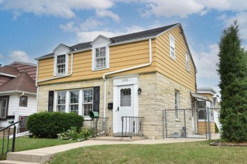 1624 S 55th St, West Milwaukee, WI 53214-5244