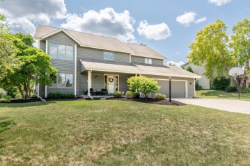 N77W16021 Hunters Ridge Cir, Menomonee Falls, WI 53051-7463