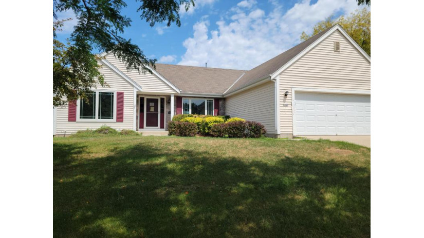 1340 Orchard Cir Oconomowoc, WI 53066 by NextHome Success-Ft Atkinson - 920-563-4606 $410,500