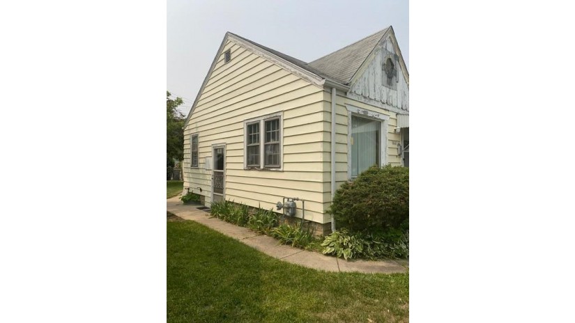 4715 W Congress St Milwaukee, WI 53218 by Century 21 Affiliated-Wauwatosa $55,000