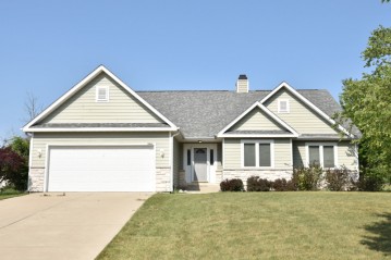 6941 S Carmel Dr, Franklin, WI 53132-8694