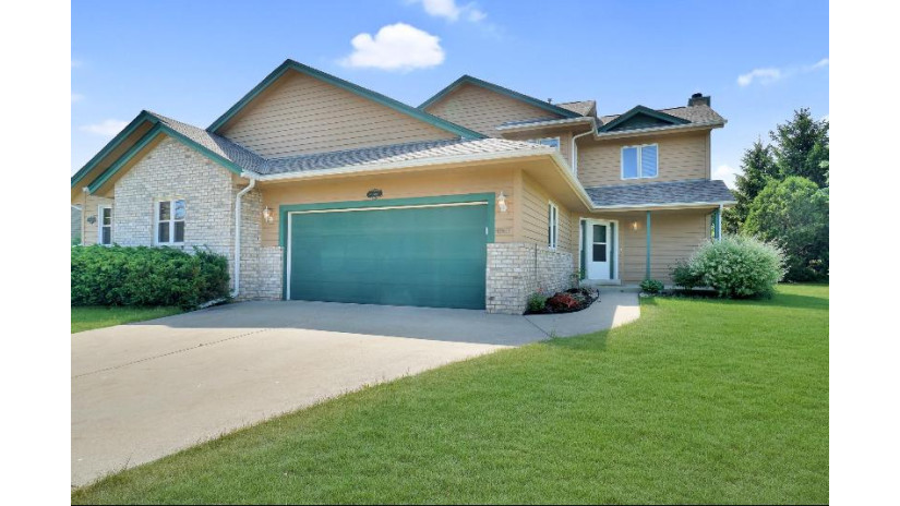 W159N4867 Graysland Dr Menomonee Falls, WI 53051 by Lake Country Flat Fee $389,900