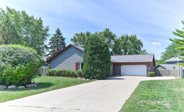 14855 W Janice Ct, New Berlin, WI 53151-4422