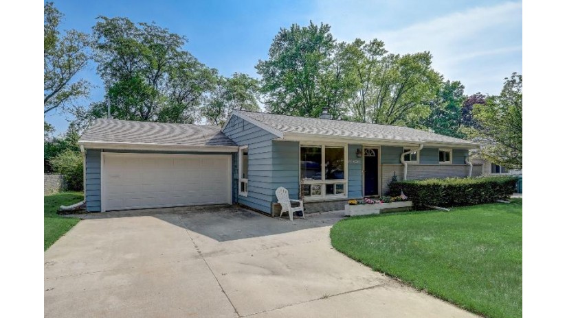 N71W6089 Appletree Ln Cedarburg, WI 53012 by Coldwell Banker Realty $274,900