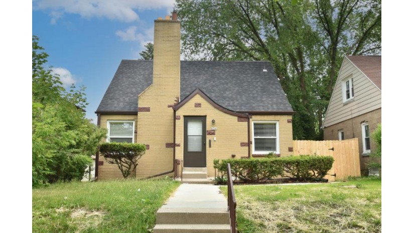 4340 N 19th Pl Milwaukee, WI 53209 by Reign Realty - contact@reignrealtyinc.com $219,900