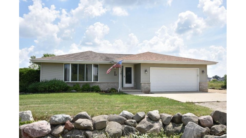 525 Red Tail Loop Waldo, WI 53093 by Coldwell Banker Realty $345,000