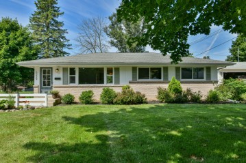 5229 Mead Rd, Greendale, WI 53129-1231