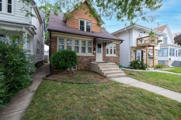 1131 S 49th St, West Milwaukee, WI 53214-3525