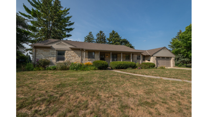 222 W Prospect St Hartford, WI 53027 by Shorewest Realtors $289,900