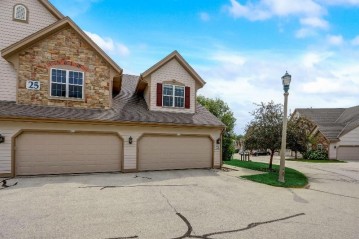 8656 S Roxbury Way, Oak Creek, WI 53154