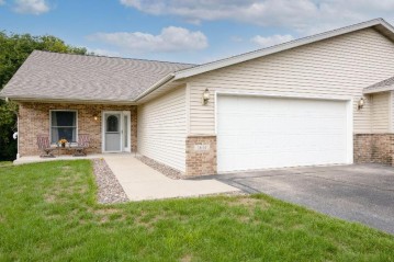 1614 Stacy Ln, Fort Atkinson, WI 53538-2842