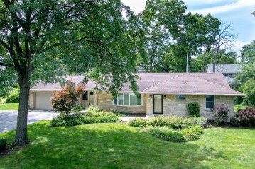 335 S Elmridge Ave, Brookfield, WI 53005-6436