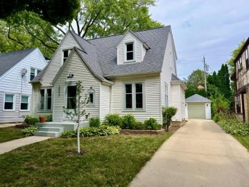 2992 N 70th St, Milwaukee, WI 53210-1225