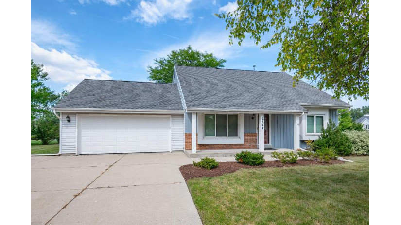 3944 W Amberidge Dr Franklin, WI 53132 by Coldwell Banker HomeSale Realty - Wauwatosa $429,999