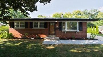 7412 Dartmoor Ave, Greendale, WI 53129