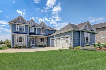 7985 W Mourning Dove Ln, Mequon, WI 53097-1206