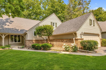 12403 N Golf Dr, Mequon, WI 53092