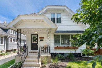 2404 N 71st St, Wauwatosa, WI 53213