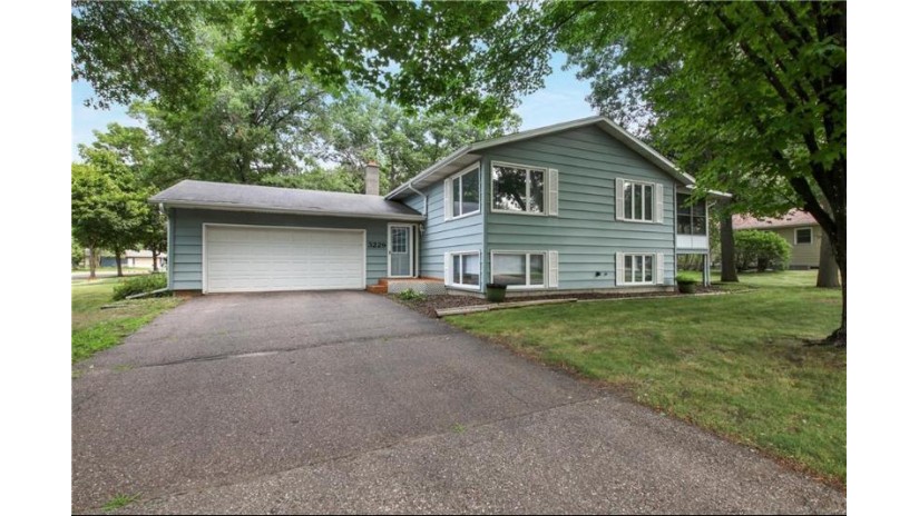 3229 Wellington Drive Eau Claire, WI 54703 by Cb Brenizer/Eau Claire $269,900