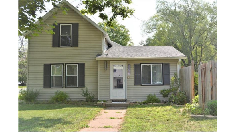 2202 4th Street Menomonie, WI 54751 by Chippewa Valley Real Estate, Llc $219,900