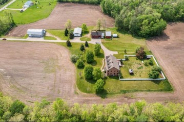 N4021 Valley Road, Waukechon, WI 54107