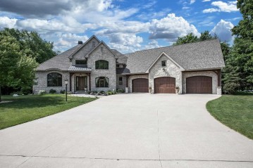 W9045 Great Oaks Lane, Dale, WI 54944