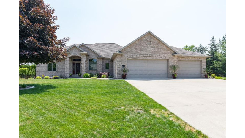 5721 W Natures Lane Grand Chute, WI 54914 by Century 21 Affiliated - PREF: 920-470-9692 $499,900