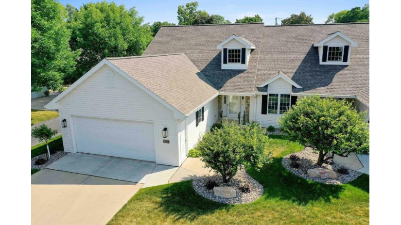 110 Olde Allouez Court Allouez, WI 54301 by Resource One Realty, Llc - OFF-D: 920-338-8116 $399,900