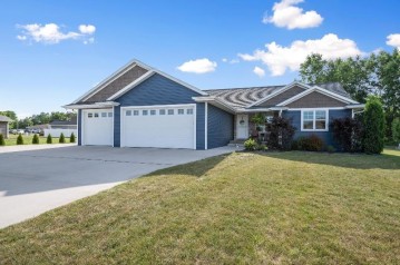 145 Whimbrel Court, Pulaski, WI 54162-9495