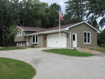 2146 J Edward Court, Suamico, WI 54313