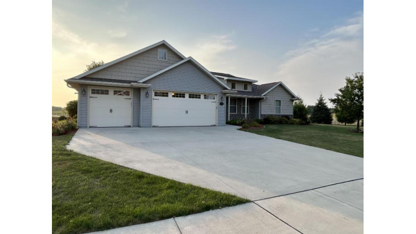 1531 Hunter Avenue Fond Du Lac, WI 54937 by Roberts Homes And Real Estate - OFF-D: 920-923-4522 $420,000