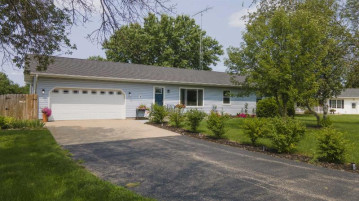 N2150 Southgate Terrace, Dakota, WI 54982