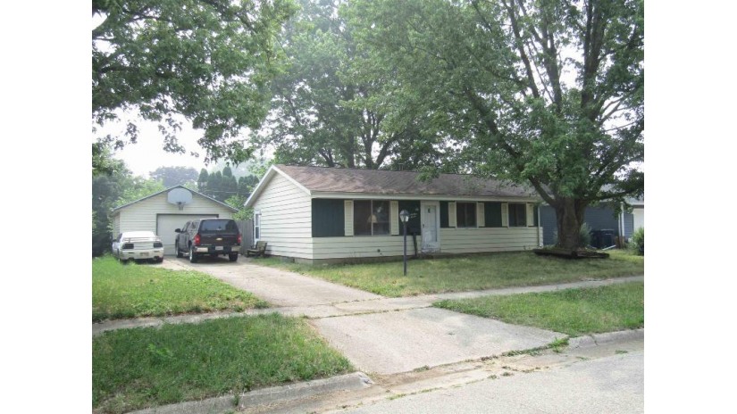 2111 S Palm Street Janesville, WI 53546 by Century 21 Affiliated - Off: 608-756-4196 $164,500