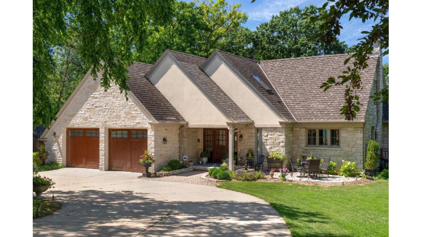 4907 Tonyawatha Trail Monona, WI 53716 by Stark Company, Realtors - Off: 608-256-9011 $2,775,000