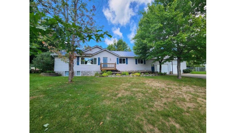 224 8th Avenue Edgar, WI 54426 by Re/Max New Horizons Realty $254,900