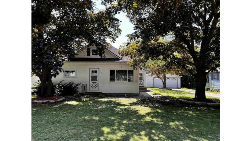 313 East North Lake Street Hancock, WI 54943 by Kpr Brokers, Llc - Phone: 262-716-3328 $159,900