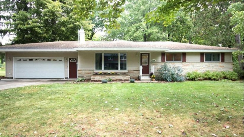 1106 Woodward Avenue Rothschild, WI 54474 by Re/Max Excel - Phone: 715-573-8976 $279,900